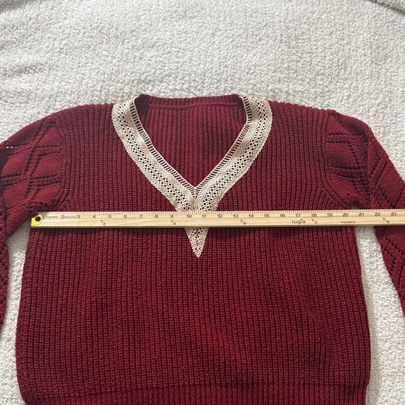V-Neck Burgundy Knit Sweater with Contrast Trim Sz S - Picture 6 of 7